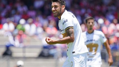 Eduardo Salvio, futbolista argentino de las Pumas de la UNAM.