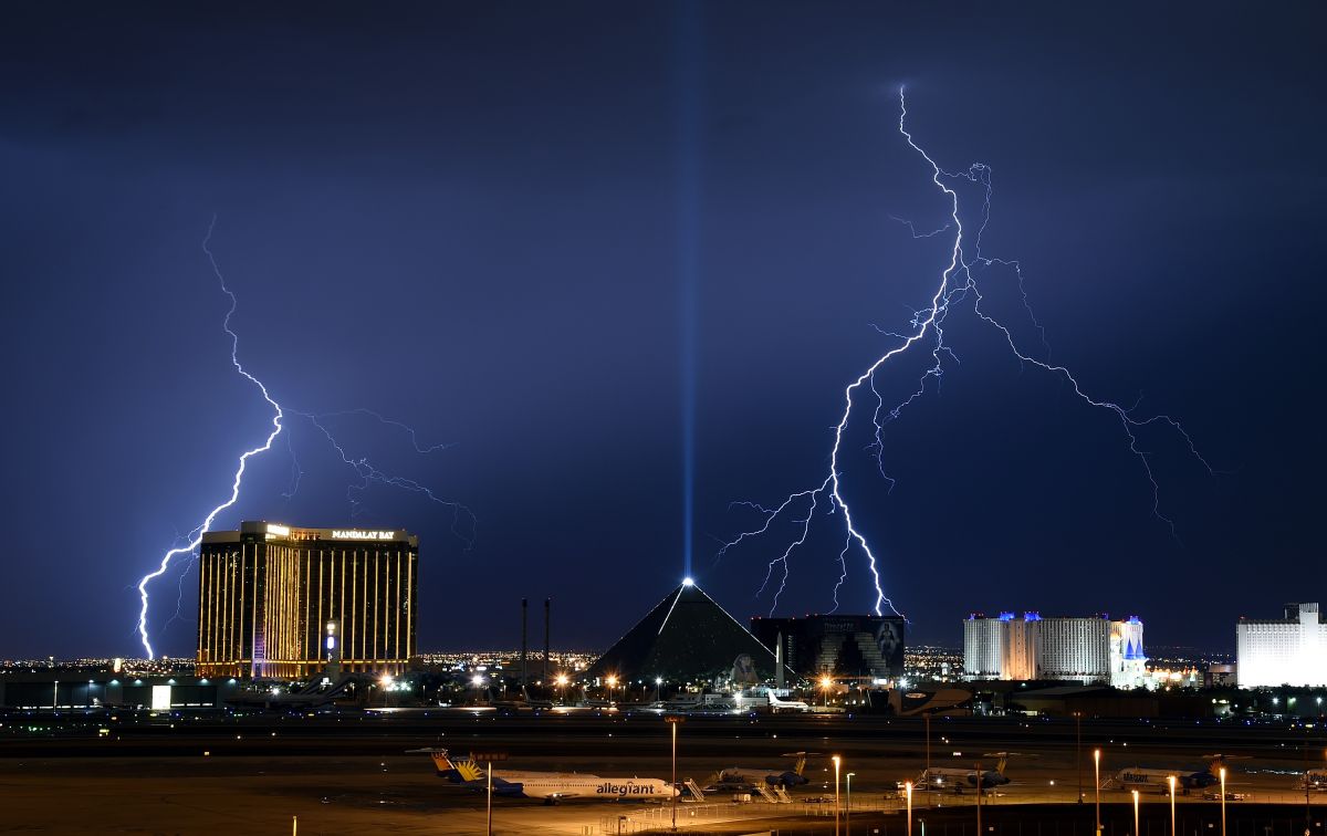 Chelín Ordenador portátil controlador Inundación en Las Vegas deja bajo el agua a múltiples casinos, todo el  Strip y el aeropuerto - La Opinión