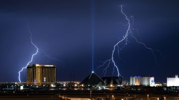 Inundaciones en Las Vegas dejan bajo el agua a múltiples casinos, todo el Strip y el aeropuerto