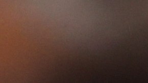 José Mourinho fotografiándose con la Conference League que obtuvo esta temporada con la Roma.