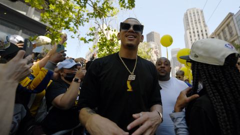 Juan Toscano-Anderson celebró el título con los Warriors y esta temporada vestirá los colores de los Lakers.
