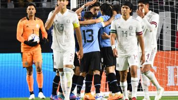 La Selección Mexicana cayó derrotada en amistoso contra Uruguay por tres goles a cero.