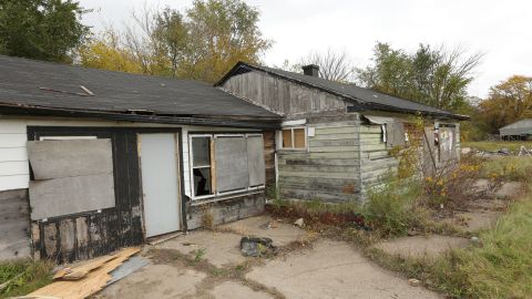 La ciudad más miserable de los EE.UU., donde las casas se venden por $1 dólar y la población se desplomó en 100,000 habitantes