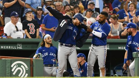 Los Blue Jays impusieron una nueva marca de carreras al imponerse este viernes a los Red Sox con pizarra de 28 carreras a cinco.