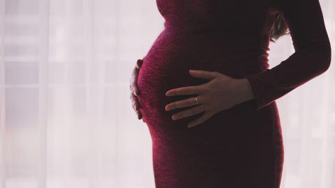 La mujer cobraba fuertes cantidades de dinero, pero nunca entregó a los recién nacidos.