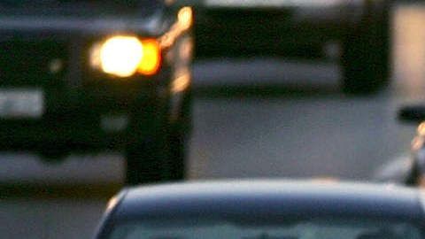 Mujer embarazada afirma que su feto debería contar como pasajero, tras ser multada en los carriles HOV