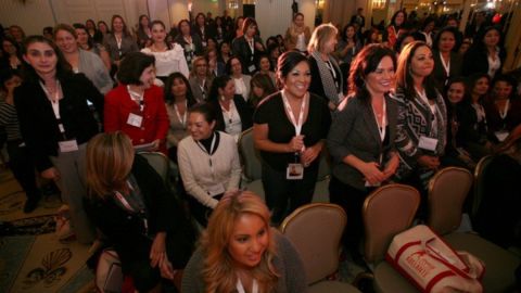 La mujer latina es de los grupos más activos en el estado.