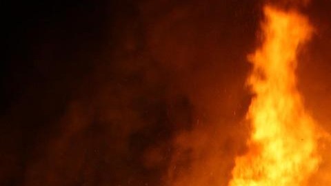 Brandy Juan fue detenida y acusada de dos cargos de incendio provocado agravado, entre otros.