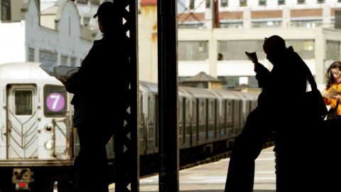 Niño de 14 años es asesinado a apuñaladas en el Metro de Nueva York
