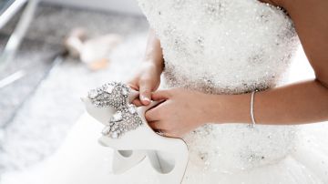 Novia vestida de blanco pide ‘aventón’ a un extraño para llegar a tiempo a su propia boda
