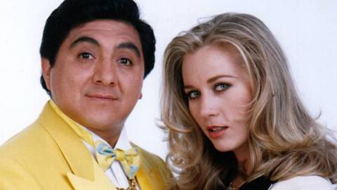 Mónica Dossetti junto a Carlos Bonavides en la telenovela "El Premio Mayor".