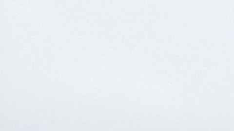 La familia Díaz cruza el puente de la Calle Sexta. (Jacqueline García/La Opinión)