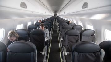 Pasajero revela el truco para que nadie se siente a su lado cuando viaja en avión