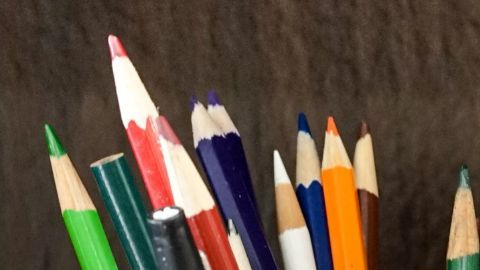 Piden a pareja que sean padrinos de útiles escolares, caso se hace viral