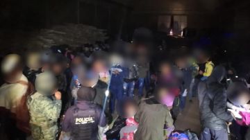 Autoridades hallan a 225 migrantes ocultos en bodega en México