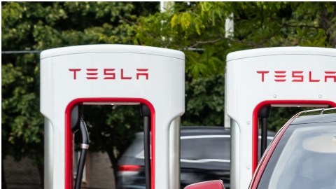 Tesla continúa mostrando su fuerza en el mercado automotriz tras superar a Mercedes y BMW en ventas de autos de lujo