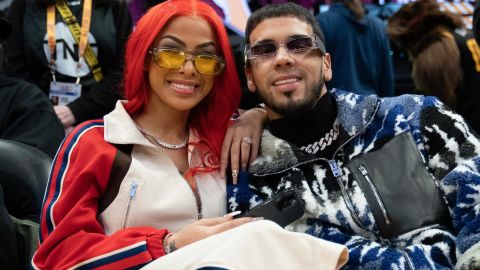 Yailin La Más Viral y Anuel AA en un juego de la NBA.