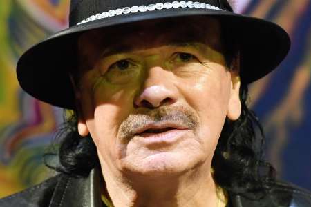 El legendario artista Carlos Santana cae desmayado durante concierto en  Michigan | La Opinión