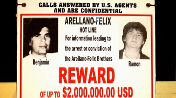 cartel de recompensa por los hermanos Arellano Félix