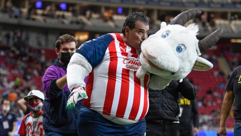 Chiva Loca, mascota emblemática de Chivas durante más de 4 décadas.