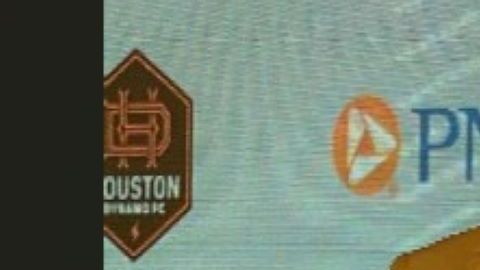 Héctor Herrera con su nuevo uniforme del Dynamo de Houston