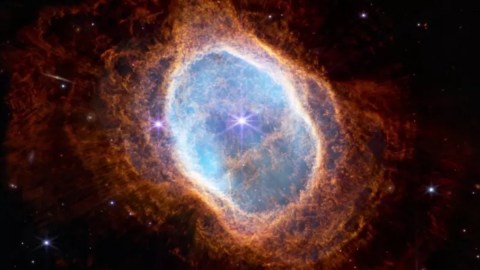 El telescopio Webb captó esta imagen de una estrella que está muriendo.