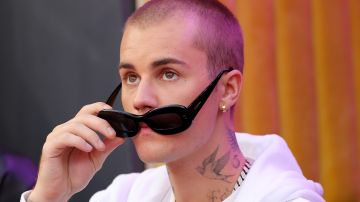 Justin Bieber regresa a los escenarios tras parálisis facial.