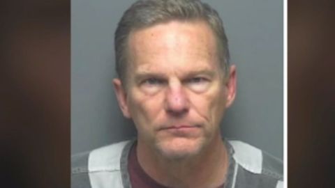 El pastor Lawrence Hopkins fue arrestado.