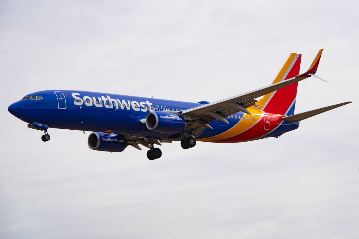 Azafata de Southwest será compensada con $5 millones de dólares tras ser  despedida por postura sobre el aborto - La Opinión