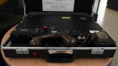 En 1980 a un hombre se le encomendó una misión secreta: crear un teléfono seguro y portátil.