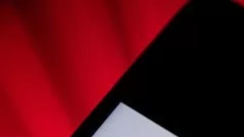 Tinder fue muy criticada por los abusos que sufren las mujeres a través de su servicio.