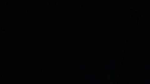 Imagen de logotipo de Twitter distorsionado y de la pantalla de un teléfono móvil.