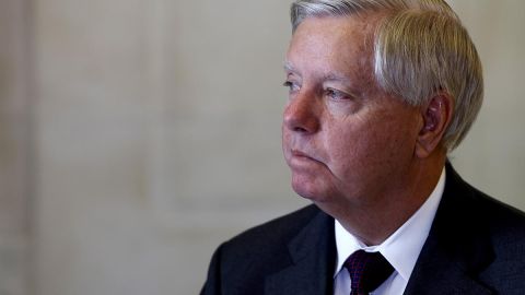 El senador Graham intentó no presentarse ante el jurado.
