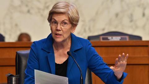 Elizabeth Warren le da su apoyo a John Fetterman de Pensilvania y Mandela Barnes de Wisconsin.