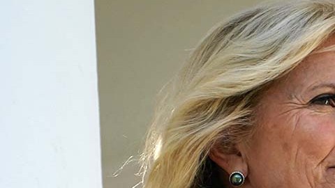 Jill Biden otra vez da positivo a COVID-19 en nueva prueba de antígenos