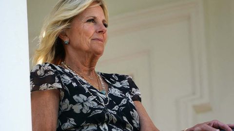 Jill Biden otra vez da positivo a COVID-19 en nueva prueba de antígenos