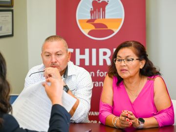 Jesús Hermosillo y su esposa Amalia, en la Coalición por los Derechos Humanos de los Inmigrantes (CHIRLA) .