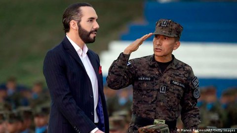 Bukele dice que El Salvador vive en paz "por primera vez en décadas"