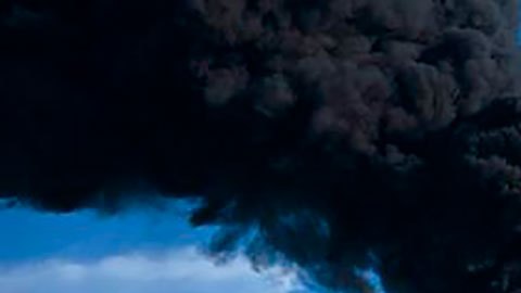 Incendio en Cuba se extiende a tercer depósito y compromete otro