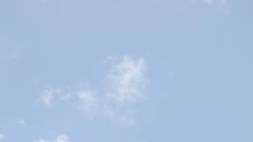 Una gran columna de humo en el lugar del incendio puede verse desde lejos en Matanzas, Cuba.