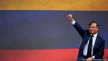 Petro demanda tregua a grupos armados en Colombia