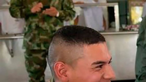 Petro pide a militares que se preparen para ser un "ejército de paz"