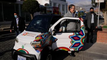 Canciller de México muestra ‘Quantum’, el “vehículo más barato del mercado” de origen boliviano