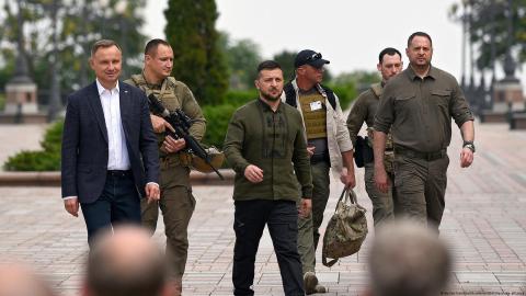 Zelenski: si Rusia ataca en Día de la Independencia, habrá “respuesta contundente”