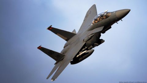 Estados Unidos bombardea posiciones de "milicias proiraníes" en Siria