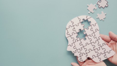 La forma en que hablamos podría dar señales de alzheimer según un estudio con IA