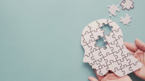 La forma en que hablamos podría dar señales de alzheimer según un estudio con IA