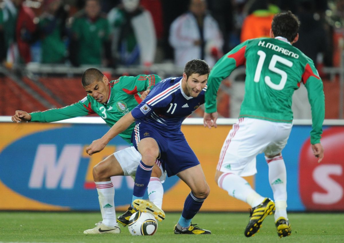 André-Pierre Gignac con los colores de Francia en pleno partido ante México.