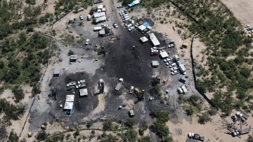 Buzos ingresan en la mina donde 10 mineros están atrapados desde hace ocho días en México