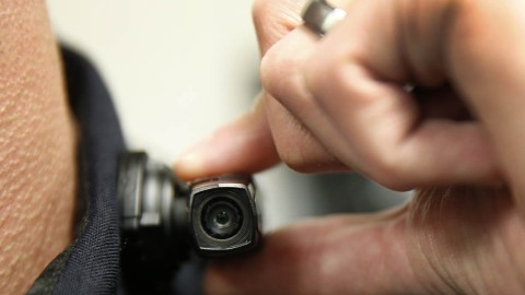 Los policías portarán una cámara corporal